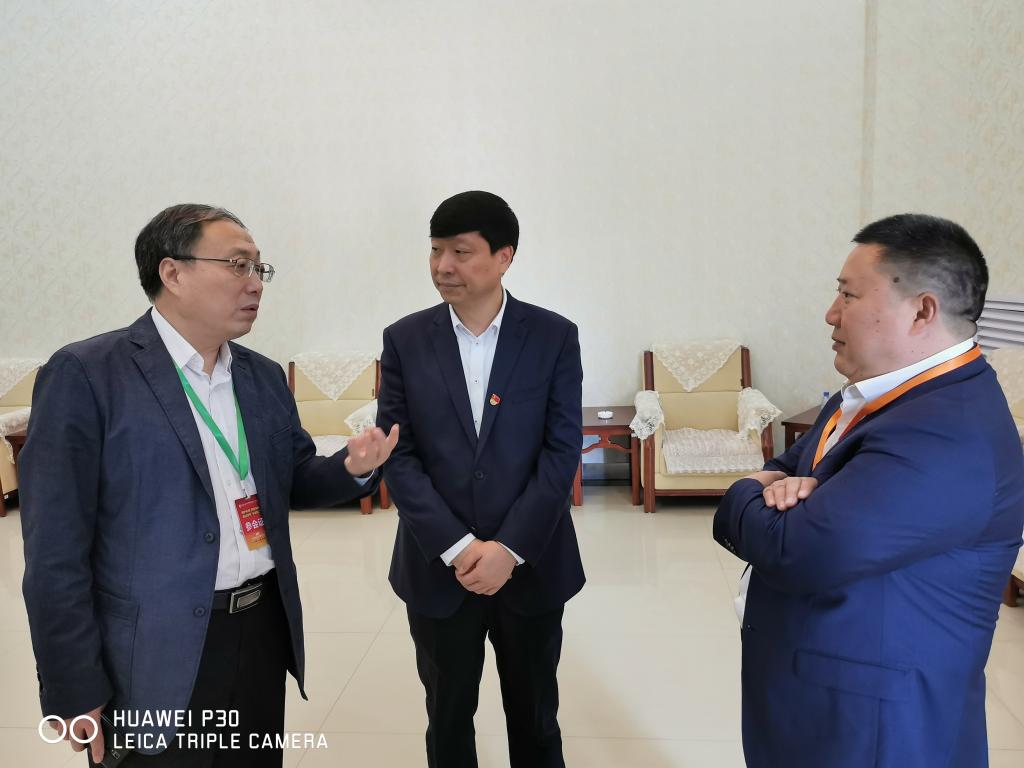 和田地委委员,行署副专员张玉宝沟通产业规划,技术合作穆瑞杰到新疆