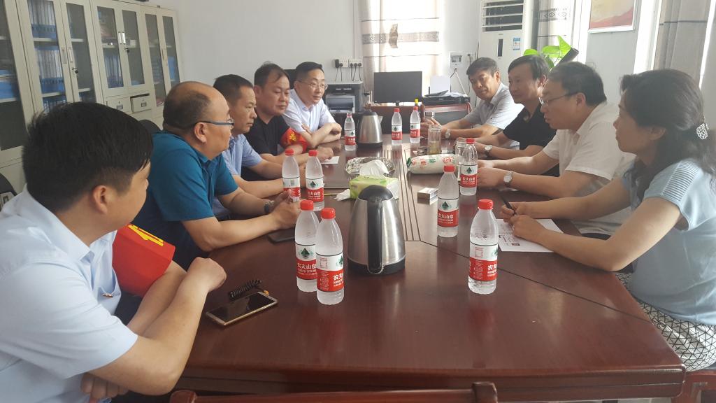 召开座谈会